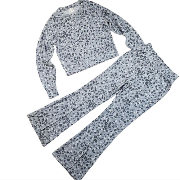 Cozie by Pink Rose Gray Crew‎ Neck Shirt and Pants Leopard Print Set Size XS - Picture 1 of 5